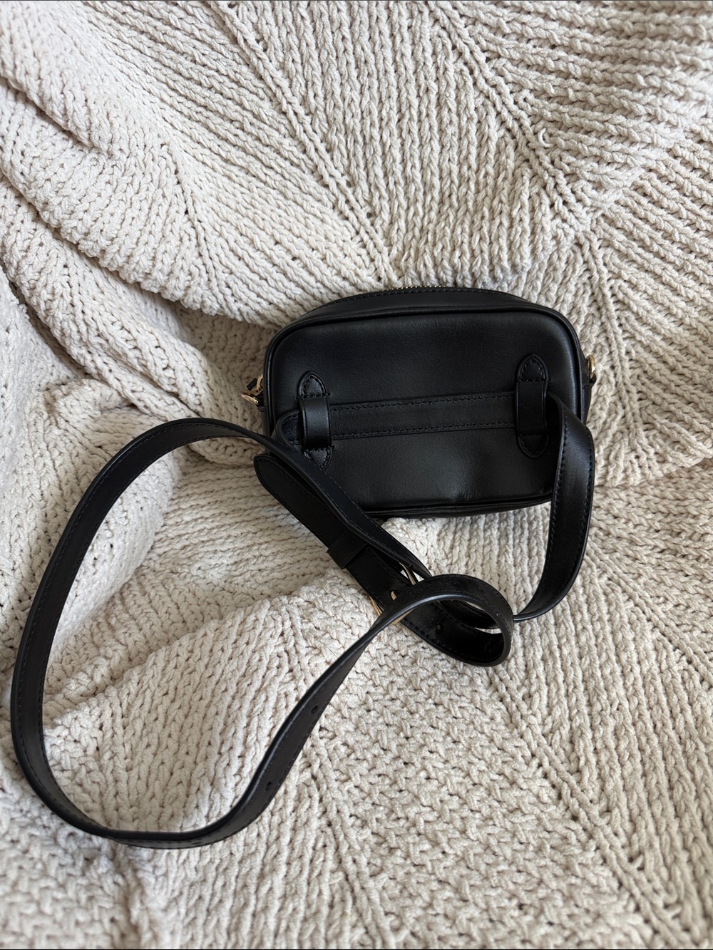 Coach Black Quilted Chevron Leather Camera beltbag with Gold Tone Logo - Picture 2 of 4
